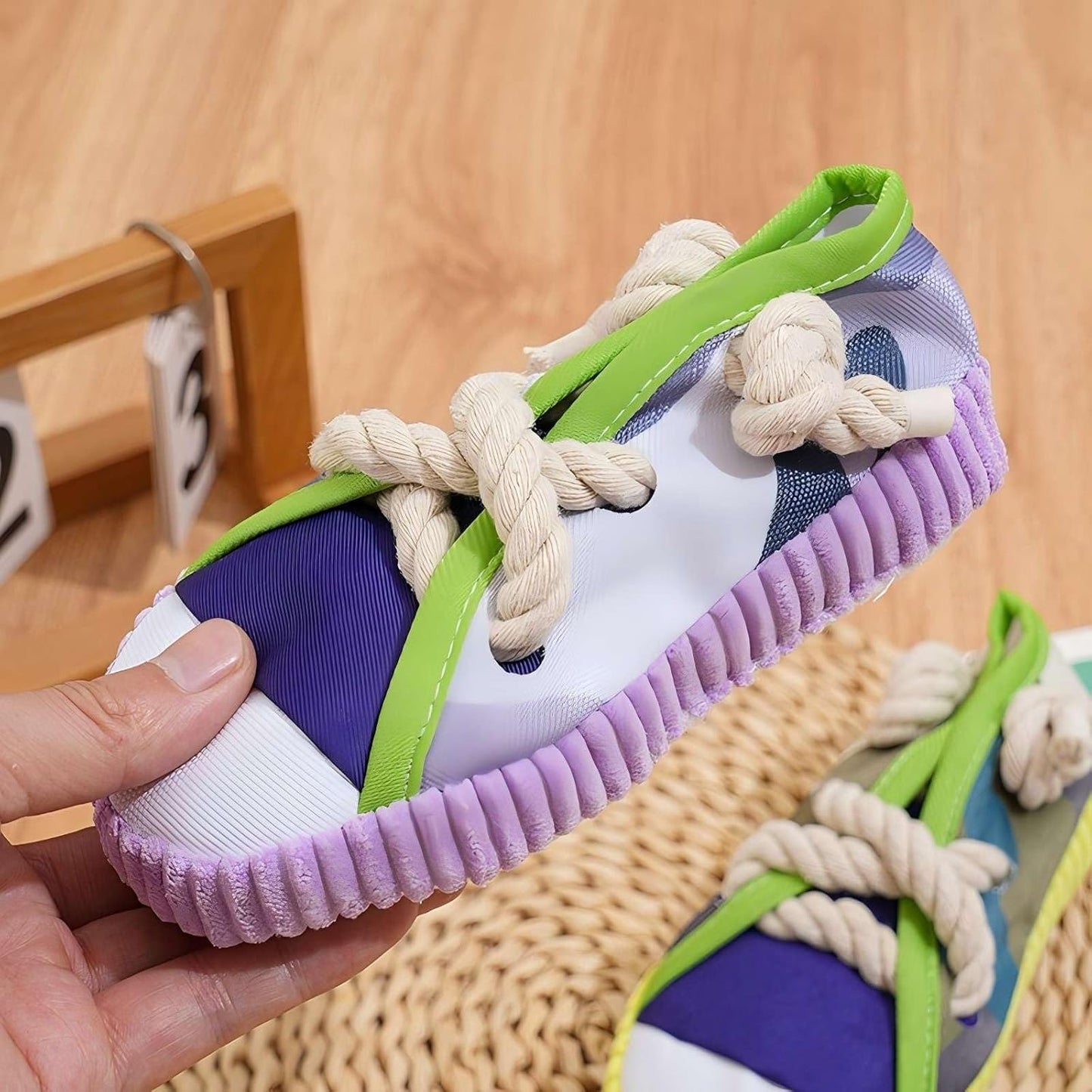 Dog chew Toys, New Creative Shoe Shaped Toys, Interactive squeaking Shoe Toys Suitable for Small to Medium-Sized Dogs, Dog Toys for pet Training and Teeth Cleaning (Purple)