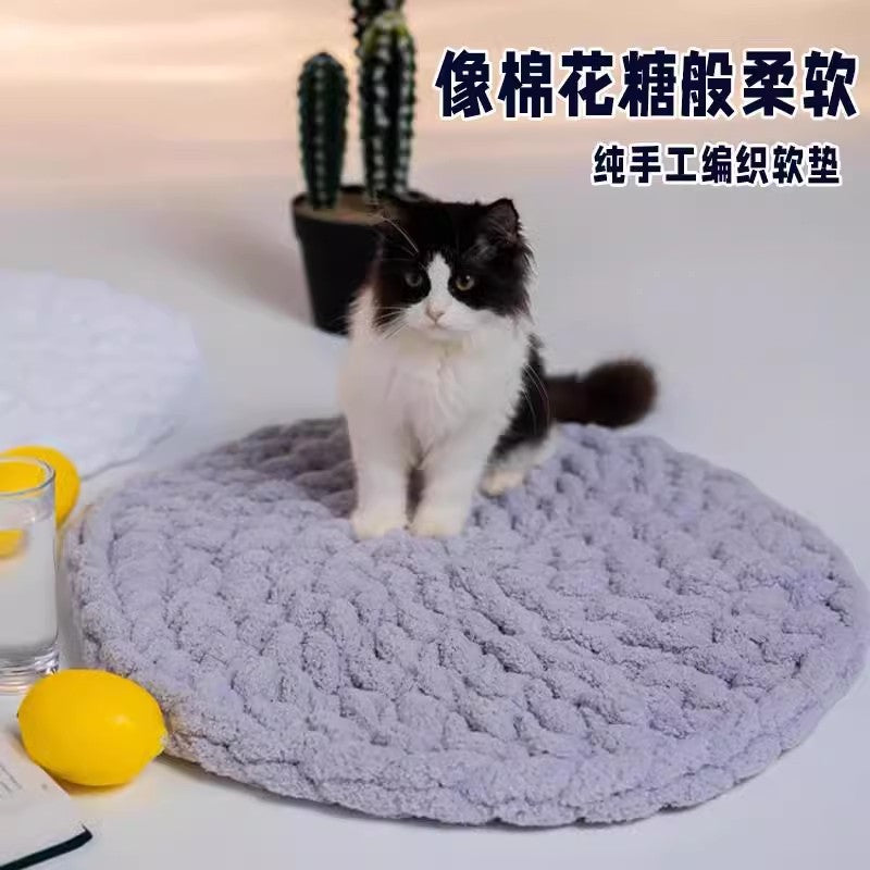 Four-Season Pet Mat - Handwoven Warm Knitted Pet Floor Mat, Dog & Cat Bed Pad, Fleece Carpet
